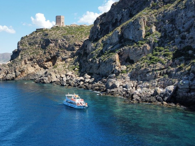 Descubre los Acantilados de Cabo Tiñoso