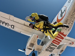 Salto en paracaídas tándem.