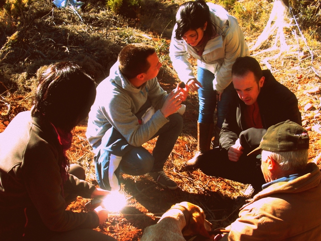 Salida para buscar trufa negra con perro adiestrado