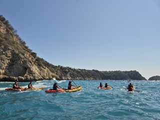 Kayak en la cala Granadella