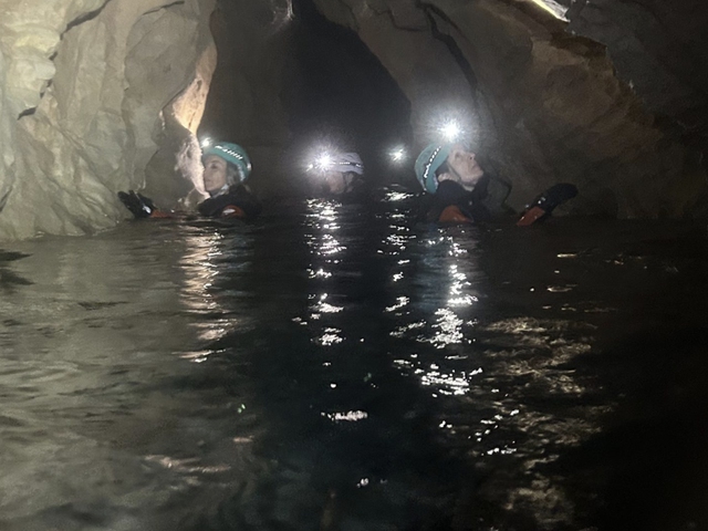 Espeleología en la Cueva del Toro