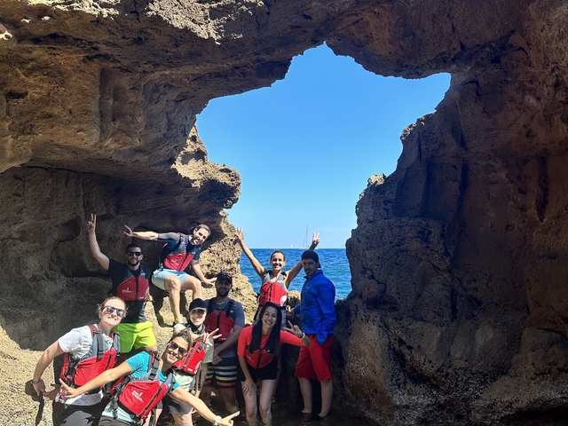 Kayak en la Cova Tallada