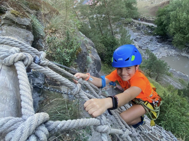 Vías Ferrata con niños en Pirineos - Awaventura