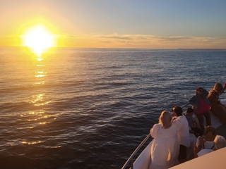 Ruta Puesta de Sol con copa de cava y música ambiente