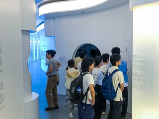 Entrada a Galáctica con Guía