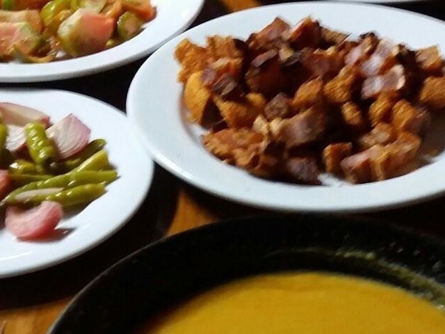 Showcooking de platos típicos manchegos al atardecer