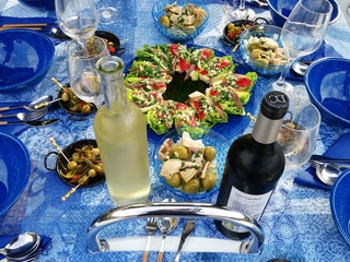 Degustación de Productos típicos en un Velero