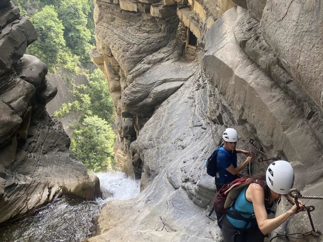 Vías Ferrata en Pirineo - Awaventura