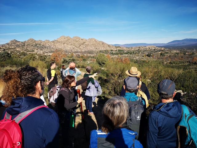 Entorno de El Berrueco, agua y granito