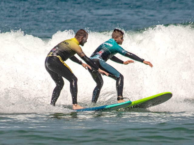 Disfruta de una Exclusiva Clase de Surf Privada