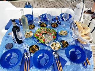 Degustación de Productos típicos en un Velero