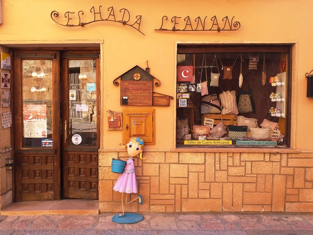 Artesano por un día – Taller de cuero artesanal en Ayllón