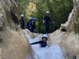 Barranquismo en Sierra de Guara con niños - Awaventura