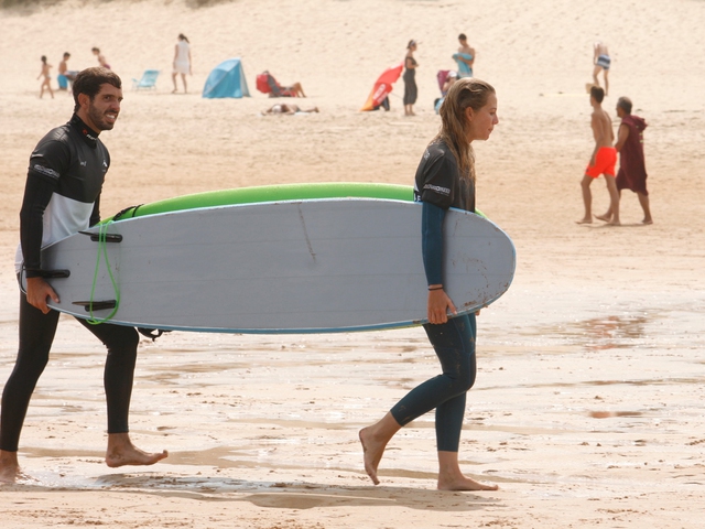 Escuela de surf para parejas en Cantabria - Playa de Somo