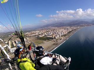 Experimenta la Emoción del Vuelo en Parapente Con Motor por la Costa de Axarquía