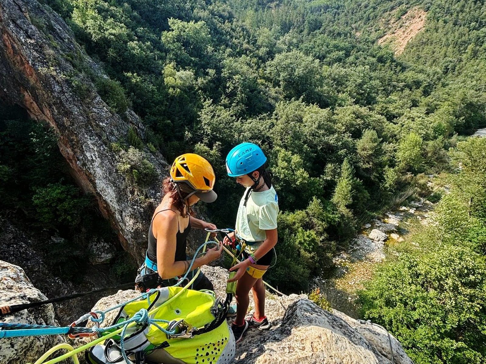 Vía ferrata familiar Peñas Juntas: aventura vertical en Sierra de Guara