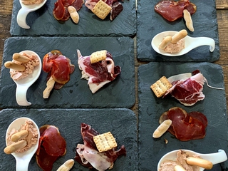 Catas de cerveza y maridaje de quesos e ibéricos en la Fábrica