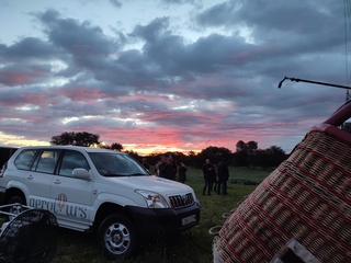 Aerotours montando el globo