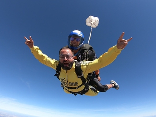 Salto en paracaídas tándem.