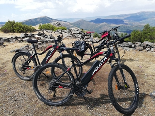 Grupo de bicis eléctricas en la Sierra Norte de Guadalajara