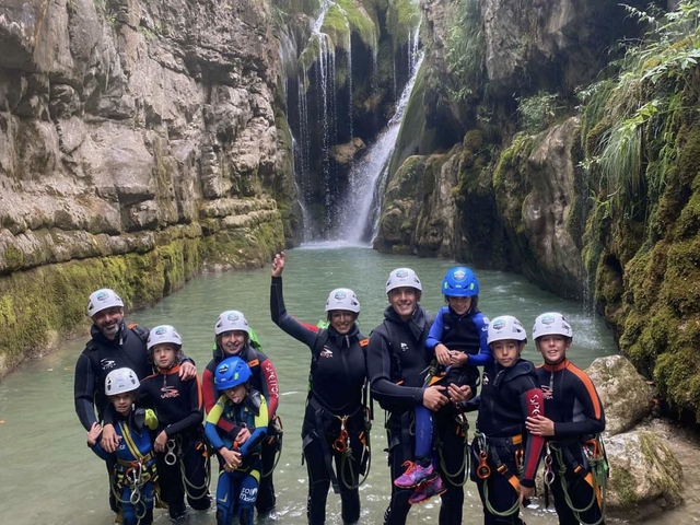 Barranquismo con niños en Pirineos - Awaventura