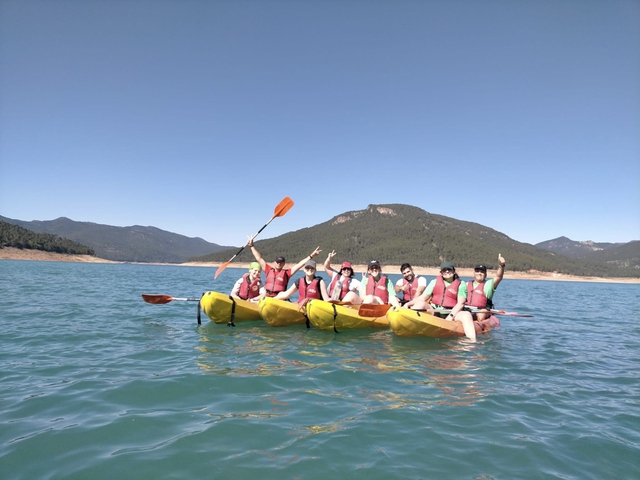 Piragua en el Pantano de Tranco