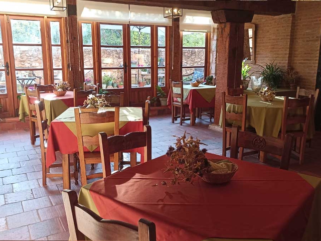 Cuero y sabores en El Adarve – Taller de cuero con merienda en Ayllón