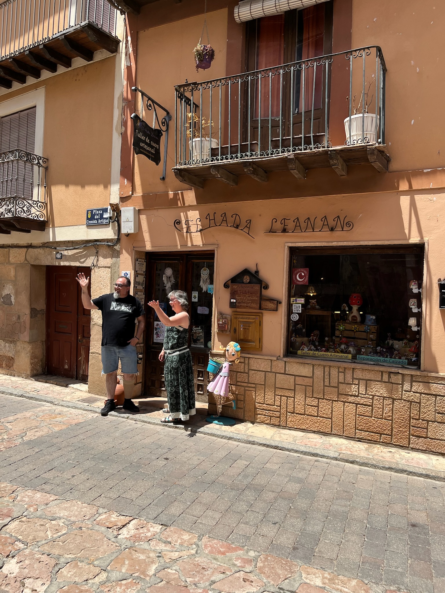 Una mañana en Ayllón descubriendo la artesanía del cuero: así fue nuestra visita a El Hada Leanan